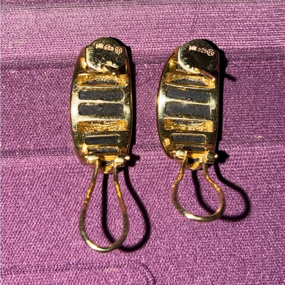 Black onyx and diamond chip earrings. - Picture 6 of 6